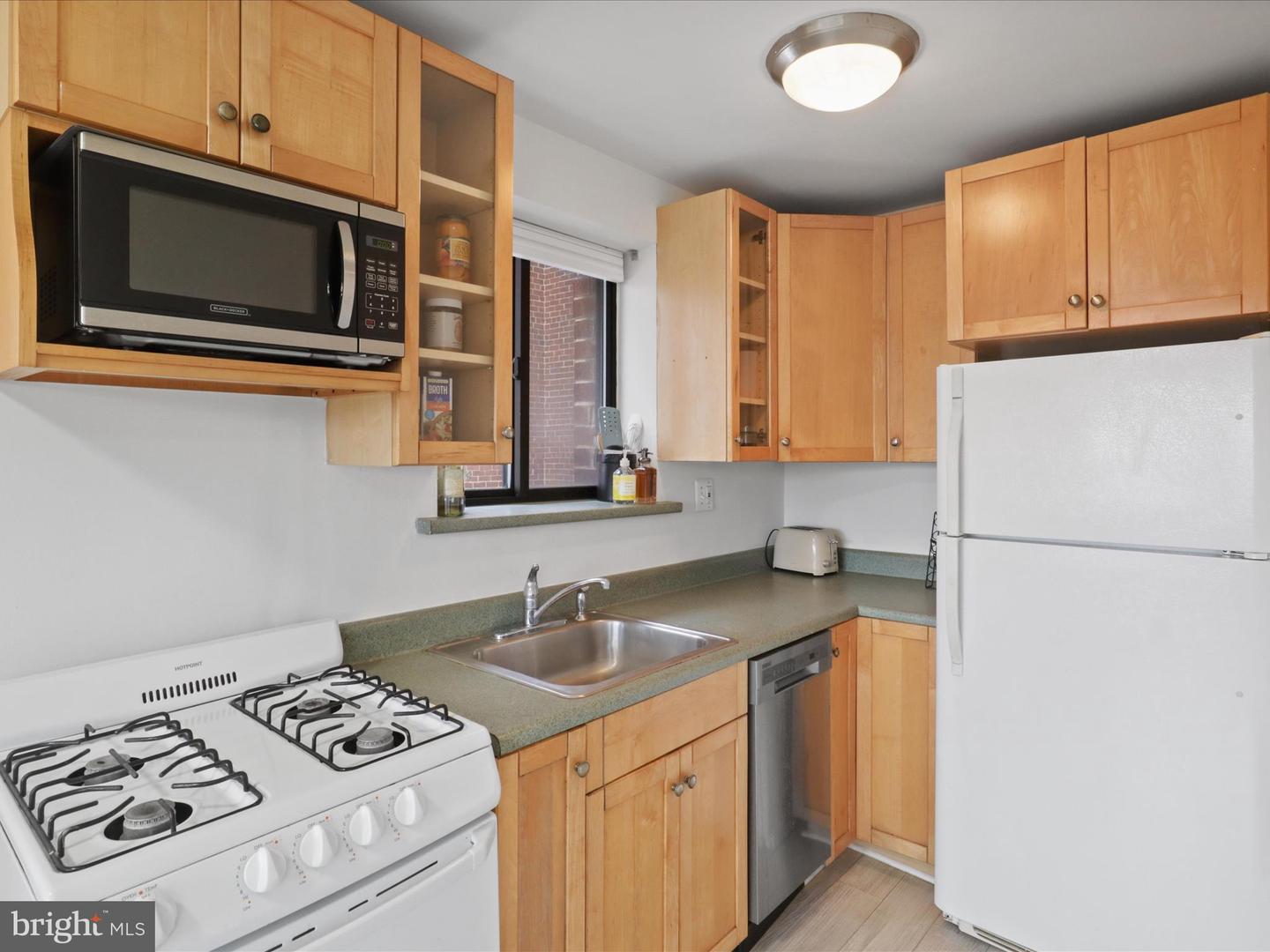 1581 N Colonial Ter #201-x Property Photo 15