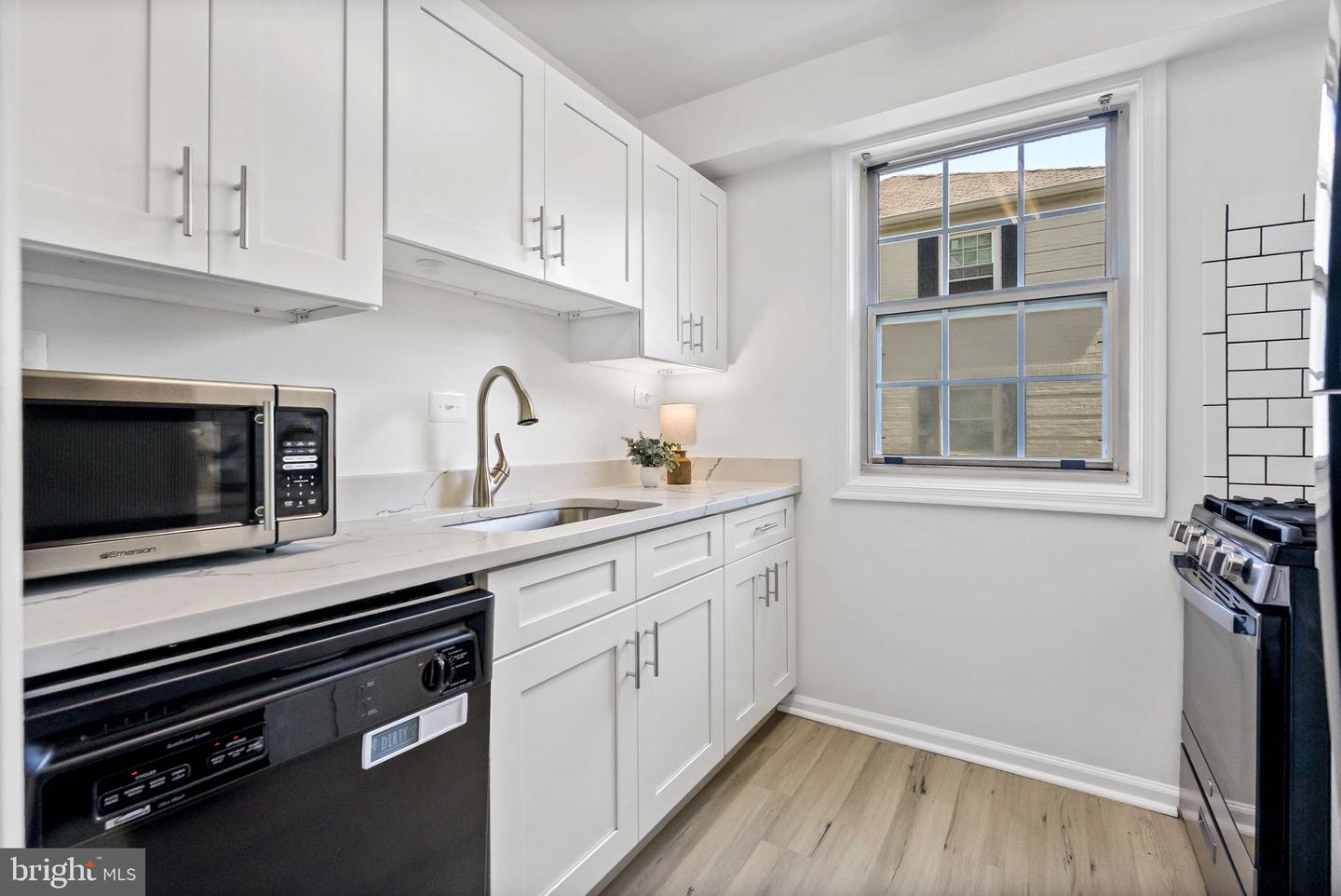 4358 N Pershing Dr #3 Property Photo 7