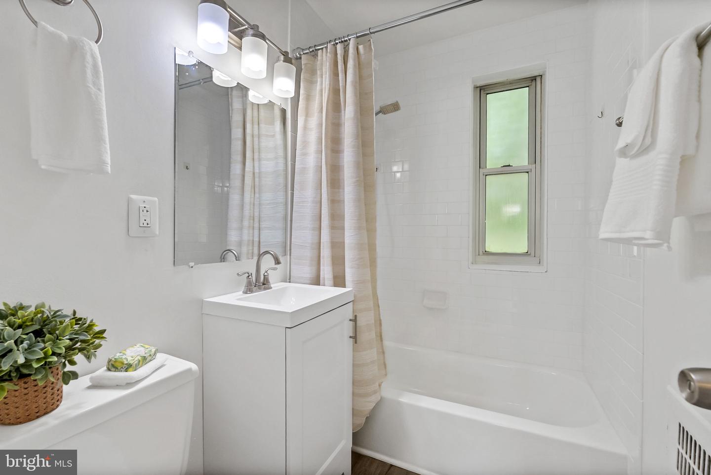4358 N Pershing Dr #3 Property Photo 19