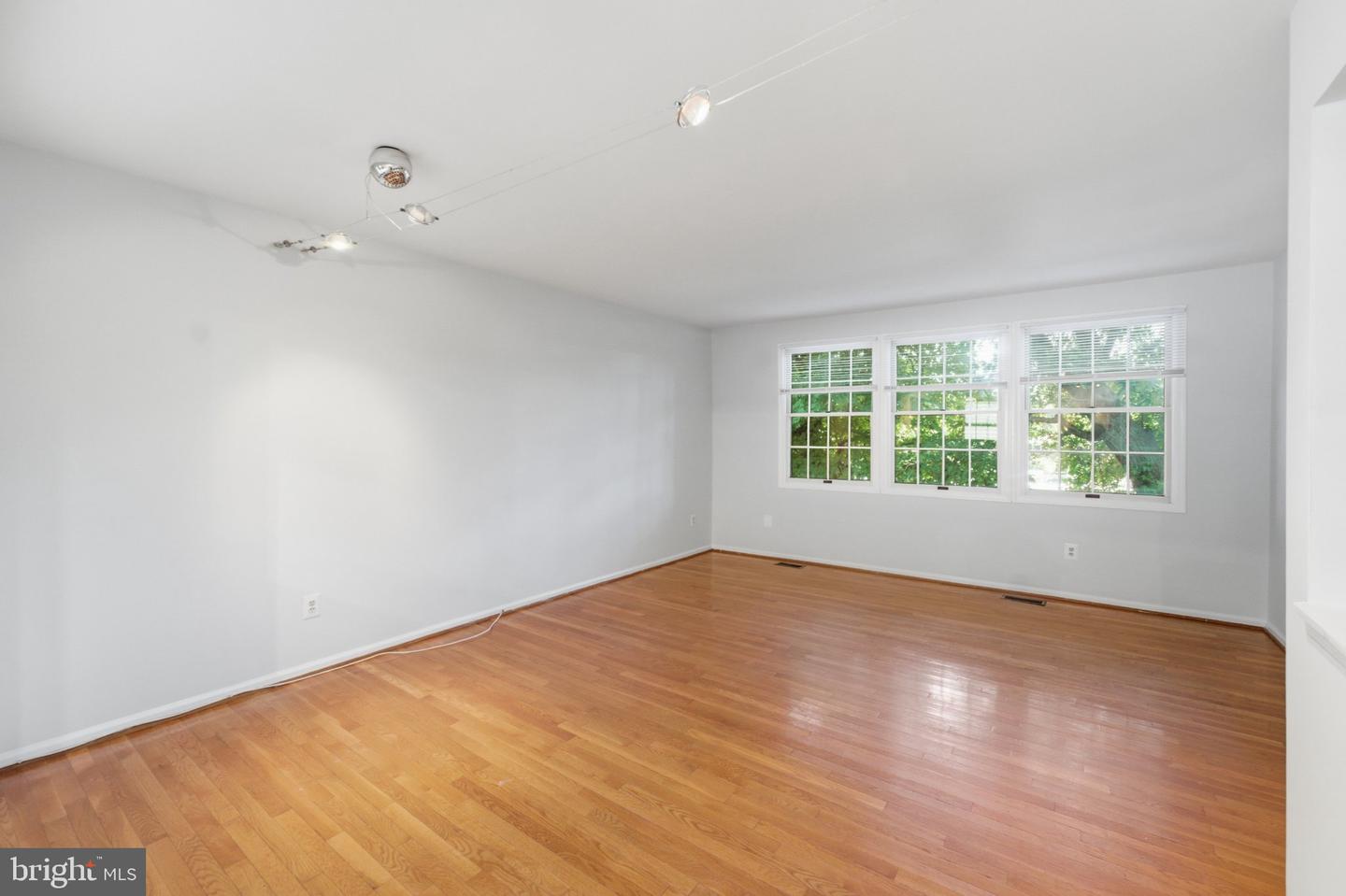 5028 9th St S Property Photo 5