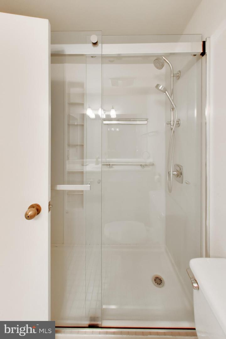 1805 Crystal Dr #1102s Property Photo 16