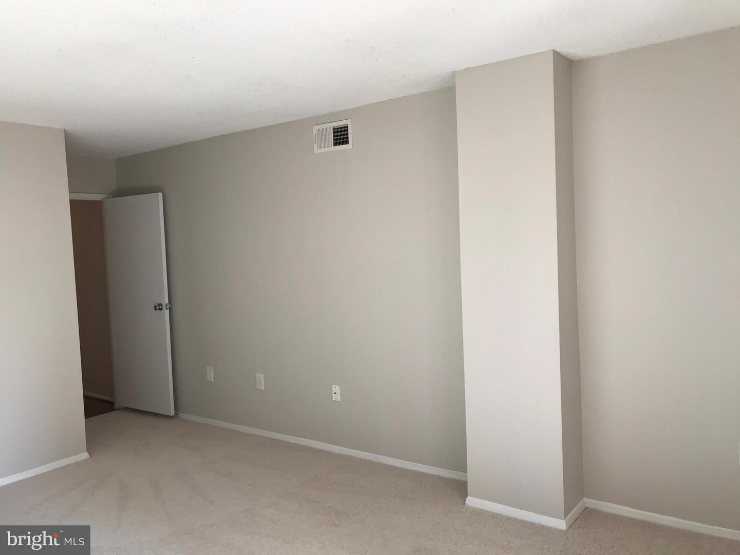 4500 S Four Mile Run Dr #317 Property Photo 20