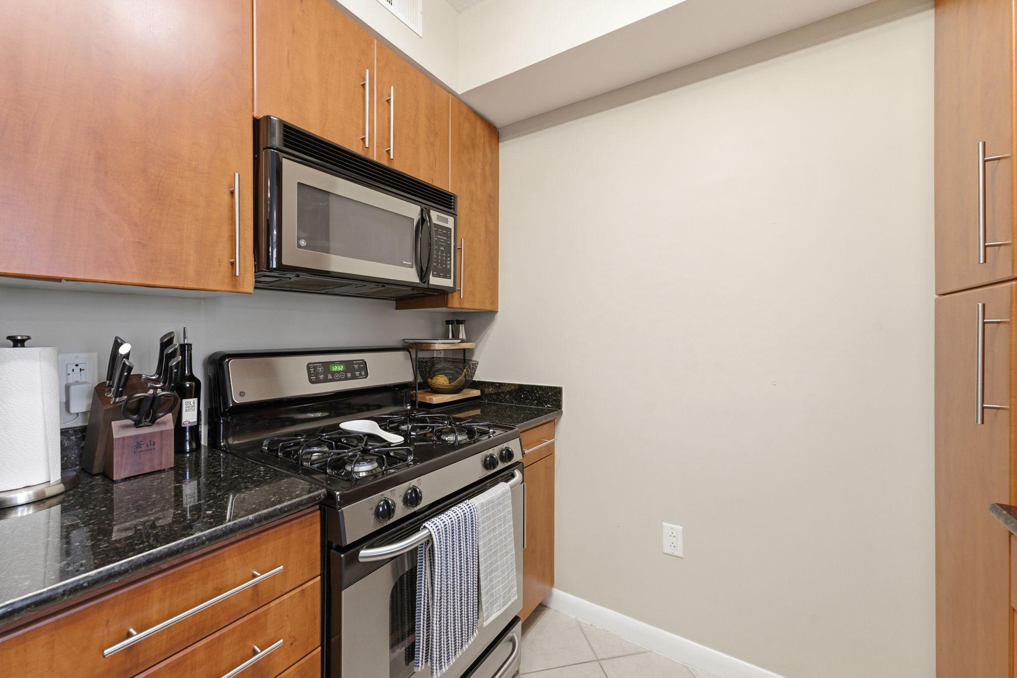 1021 N Garfield St #323 Property Photo 11