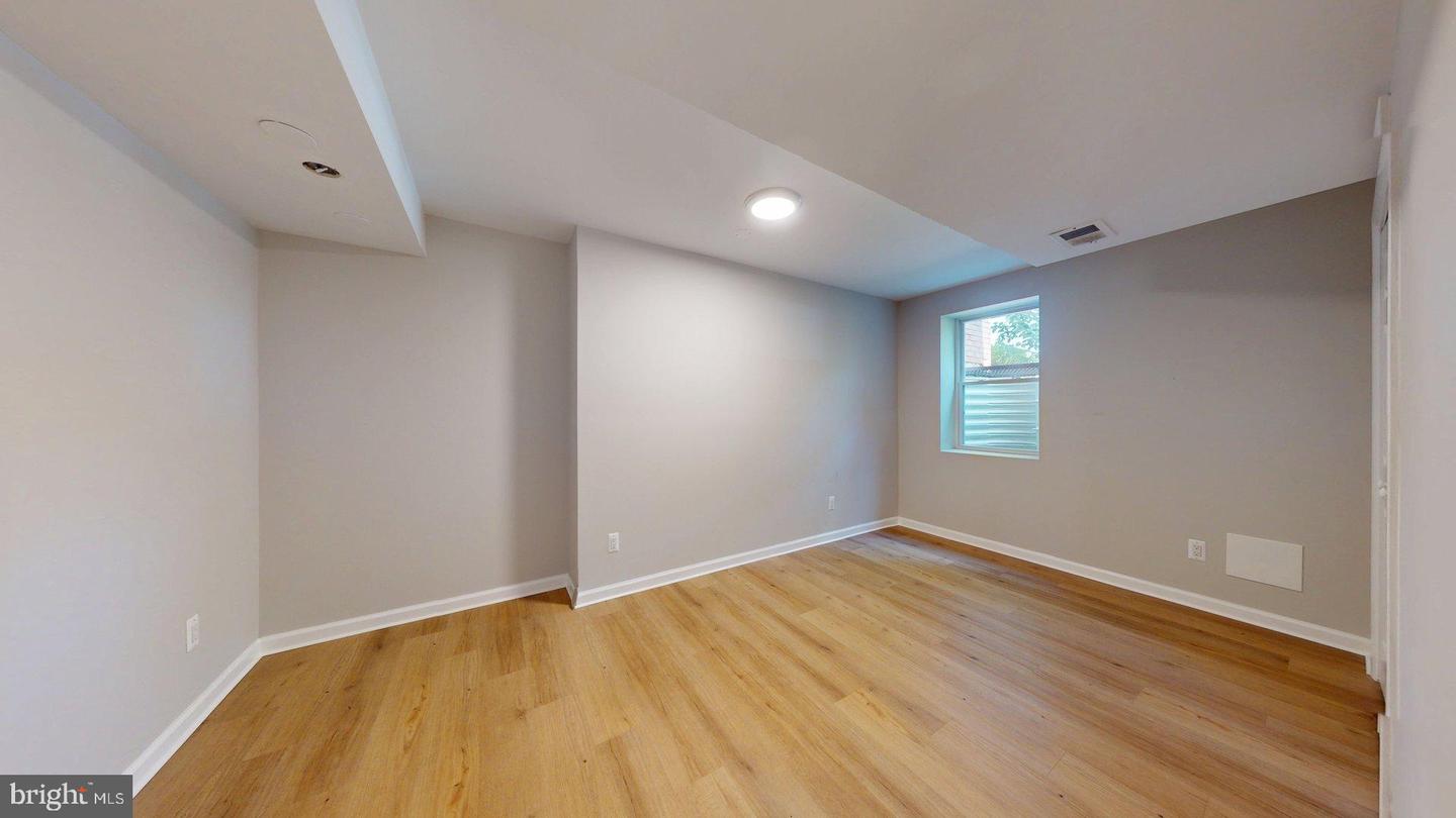 706 N Cleveland St Property Photo 6