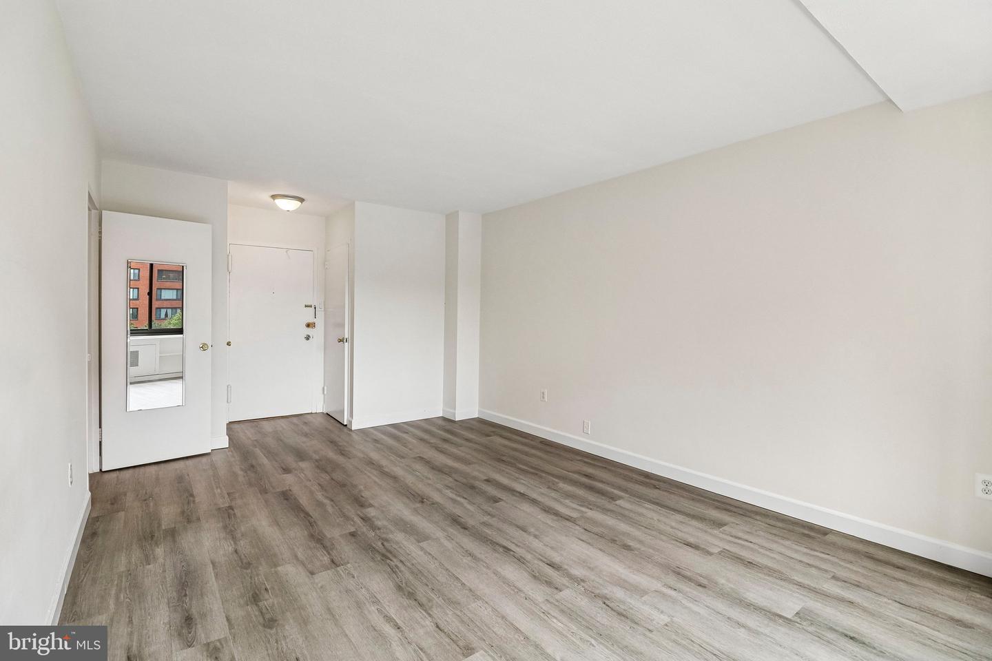 1021 Arlington Blvd #834 Property Photo 7