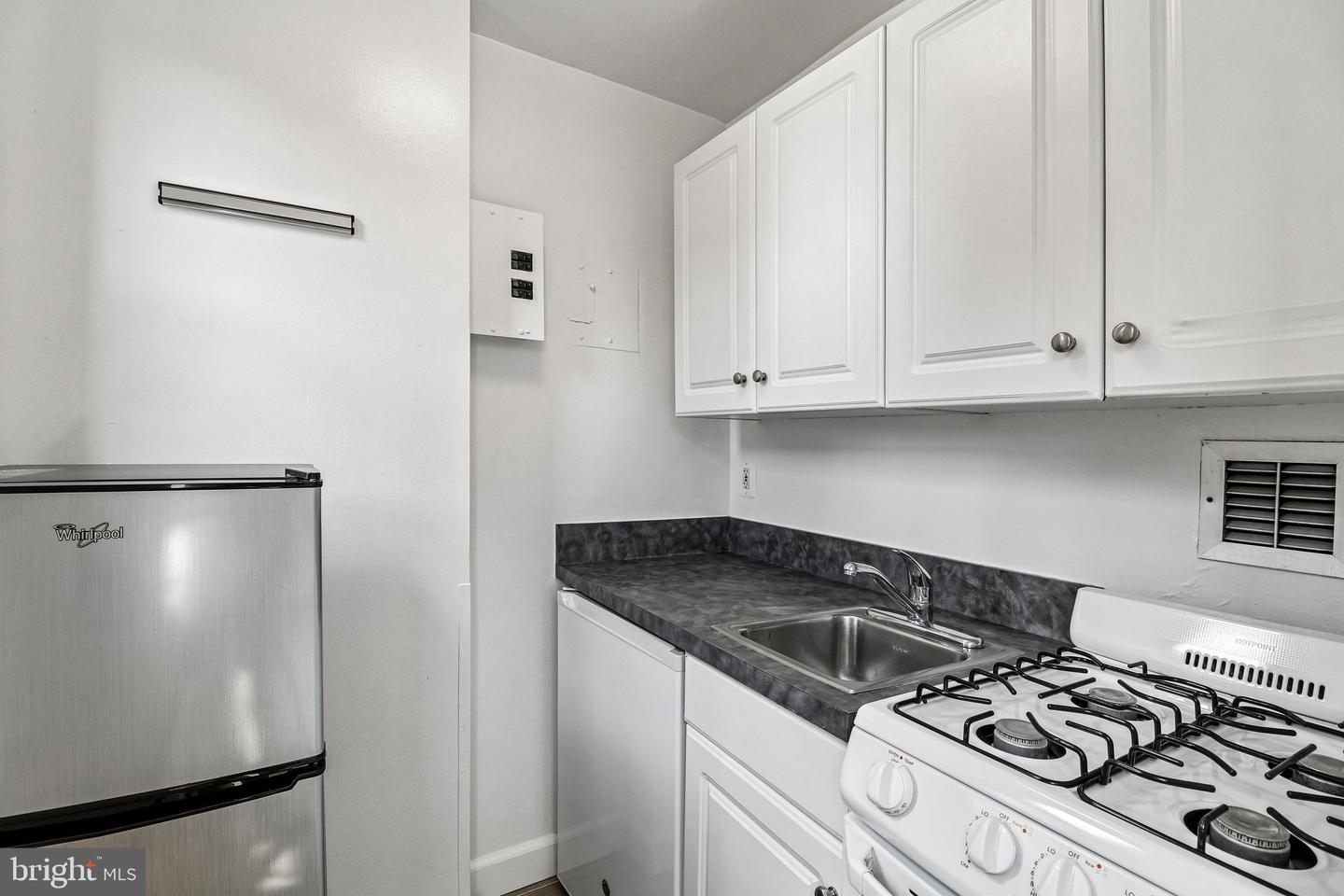 1021 Arlington Blvd #834 Property Photo 9