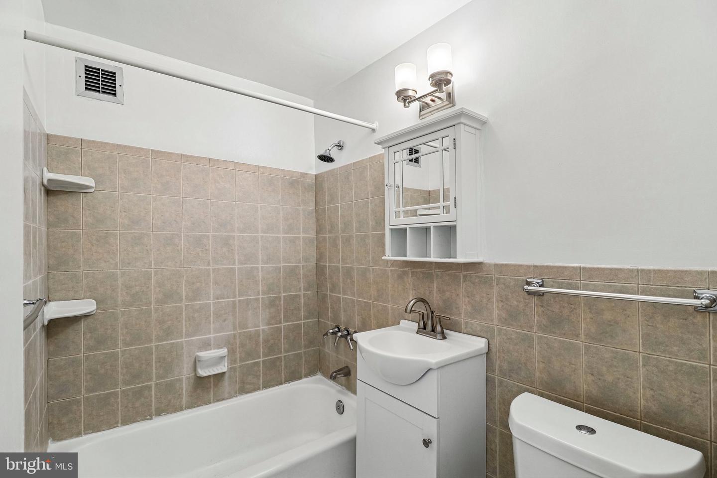 1021 Arlington Blvd #834 Property Photo 13