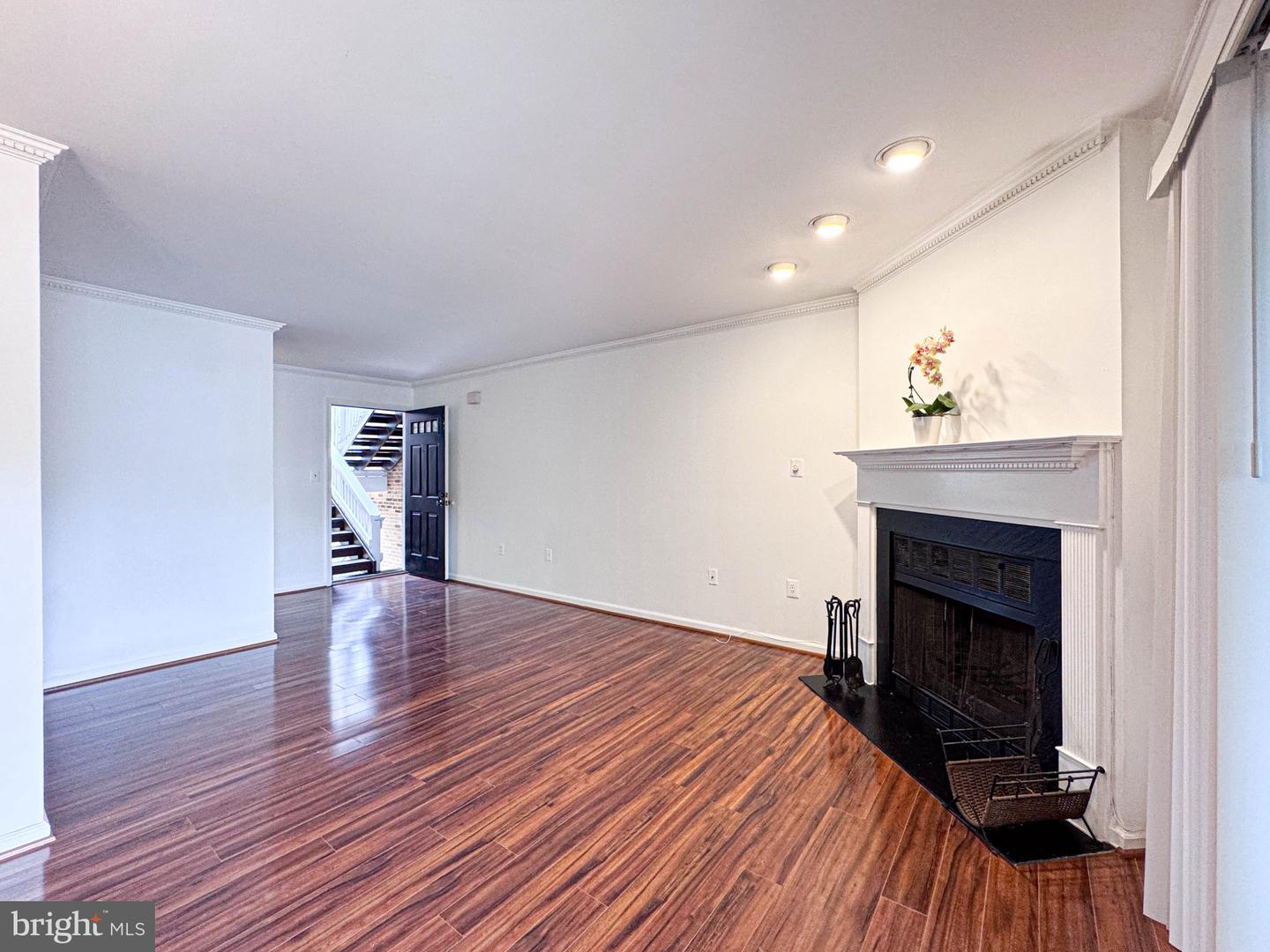 2604 E South Arlington Mill Dr #e Property Photo 2
