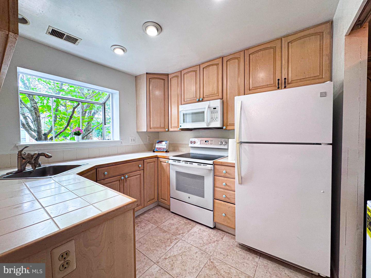 2604 E South Arlington Mill Dr #e Property Photo 6
