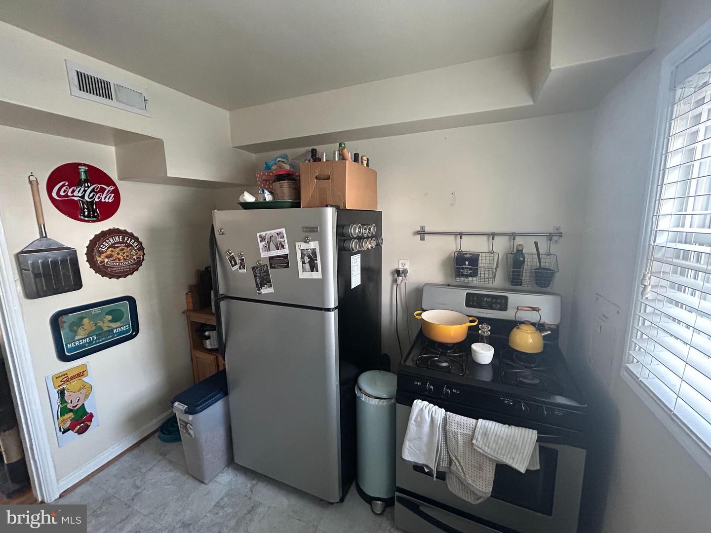 726 N Oakland St Property Photo 7