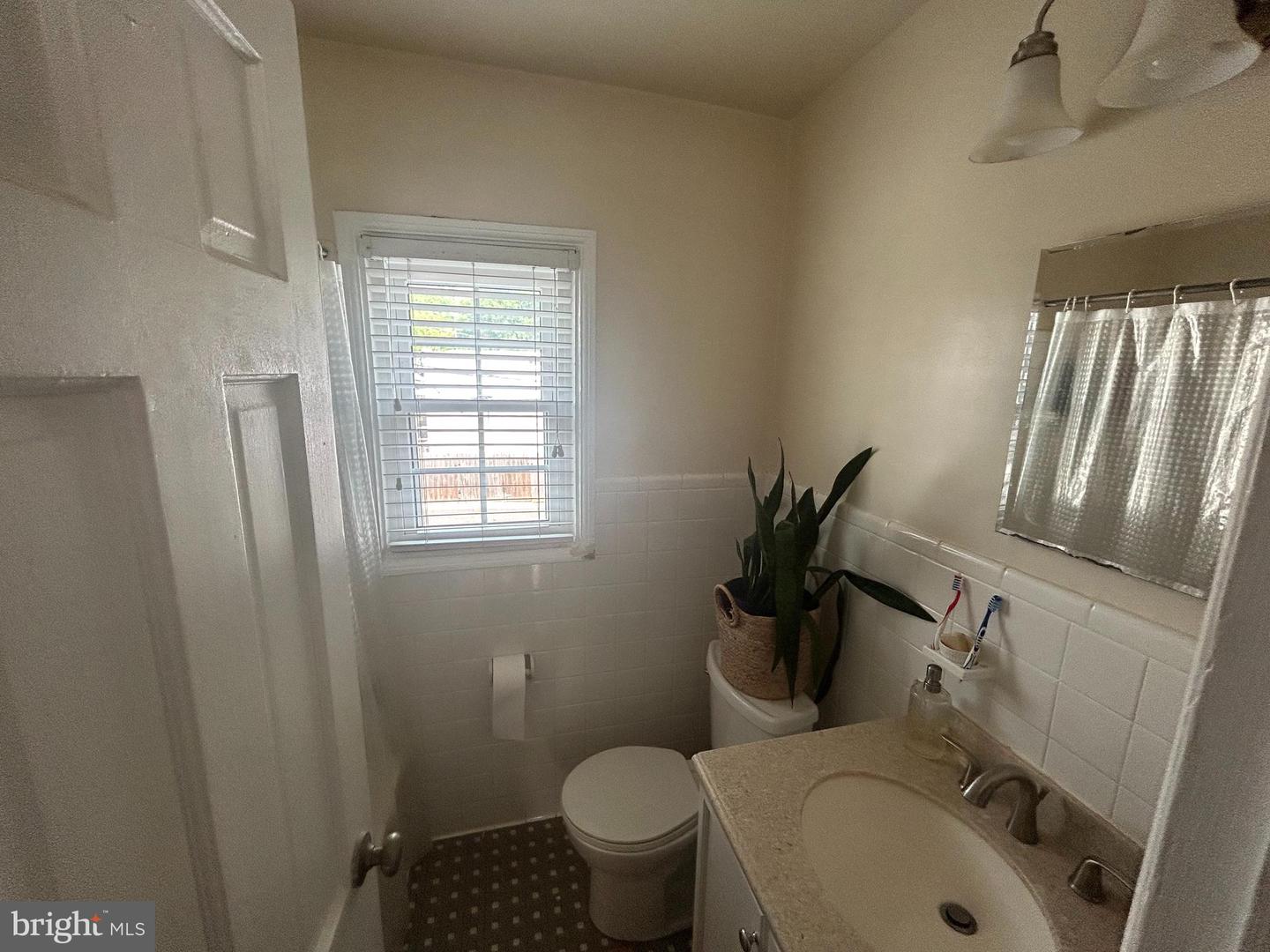 726 N Oakland St Property Photo 14