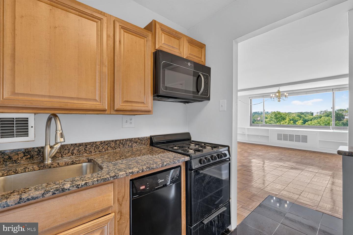 1011 Arlington Blvd #942 Property Photo 10