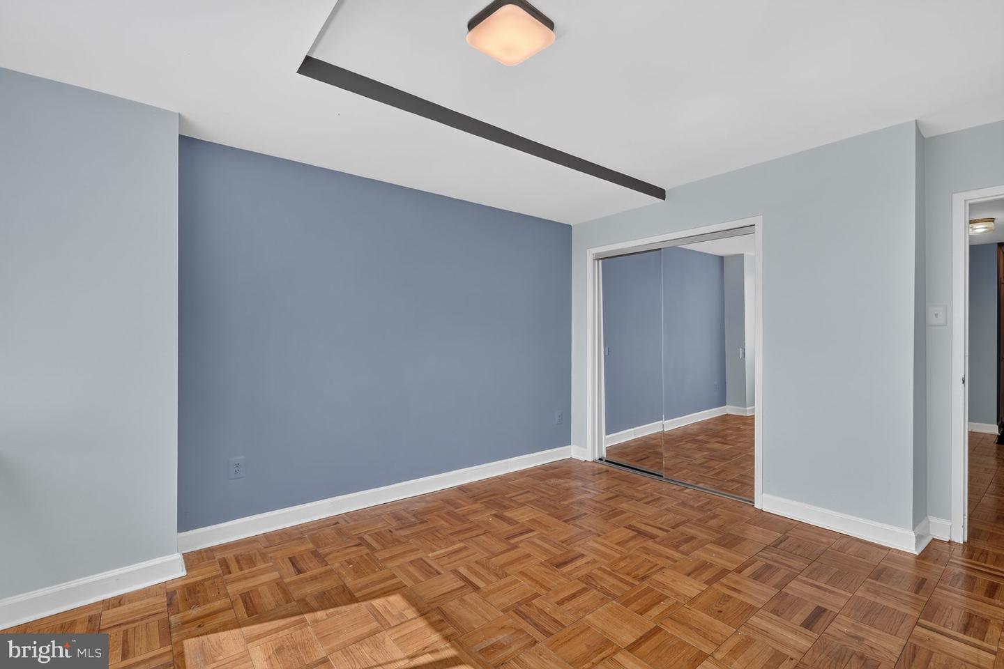 1011 Arlington Blvd #942 Property Photo 12