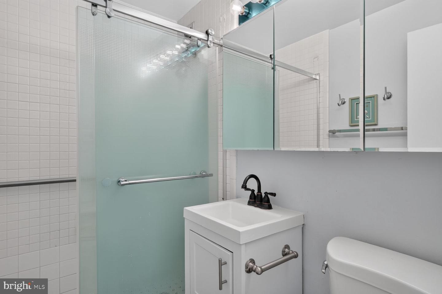 1011 Arlington Blvd #942 Property Photo 13