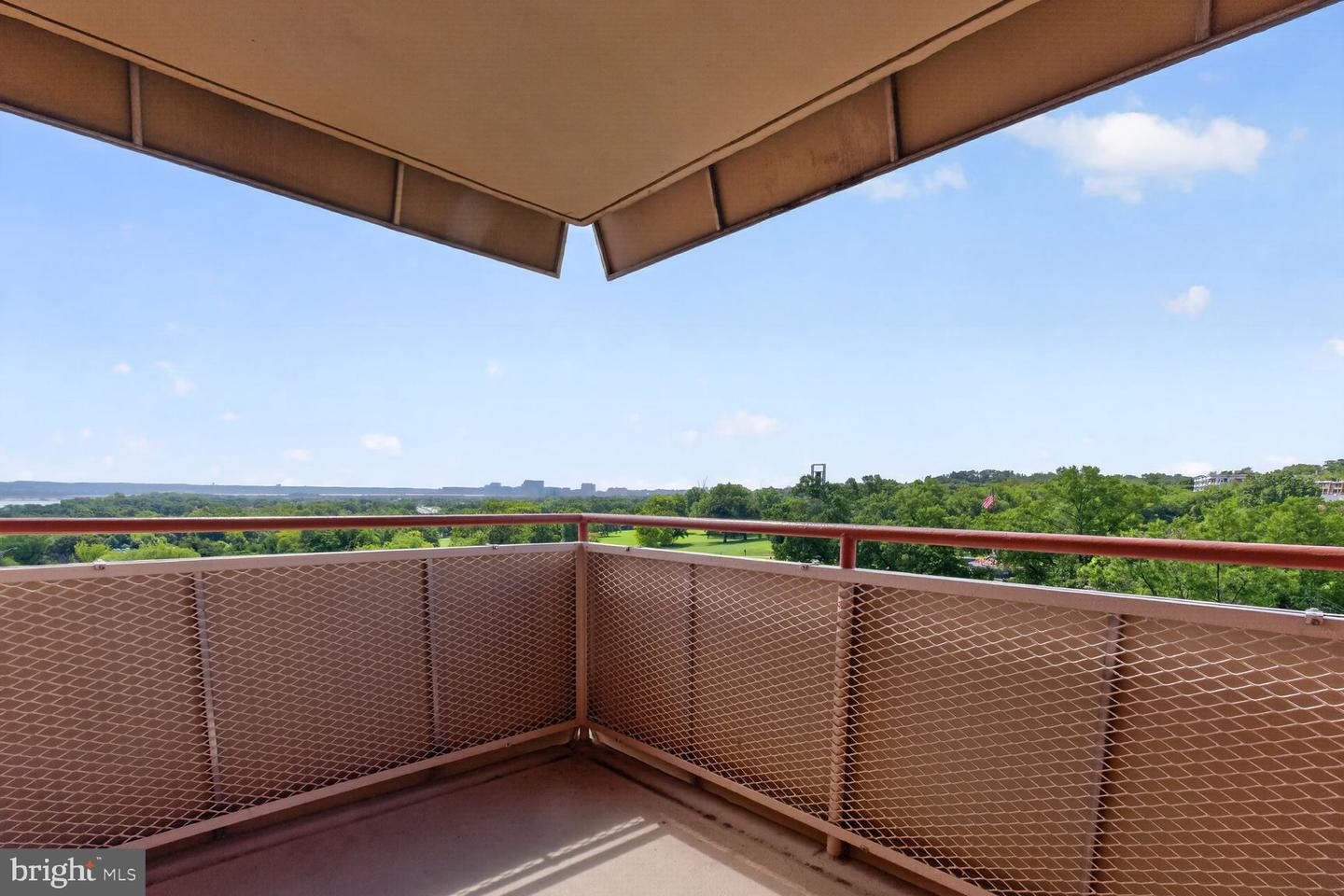 1011 Arlington Blvd #942 Property Photo 14