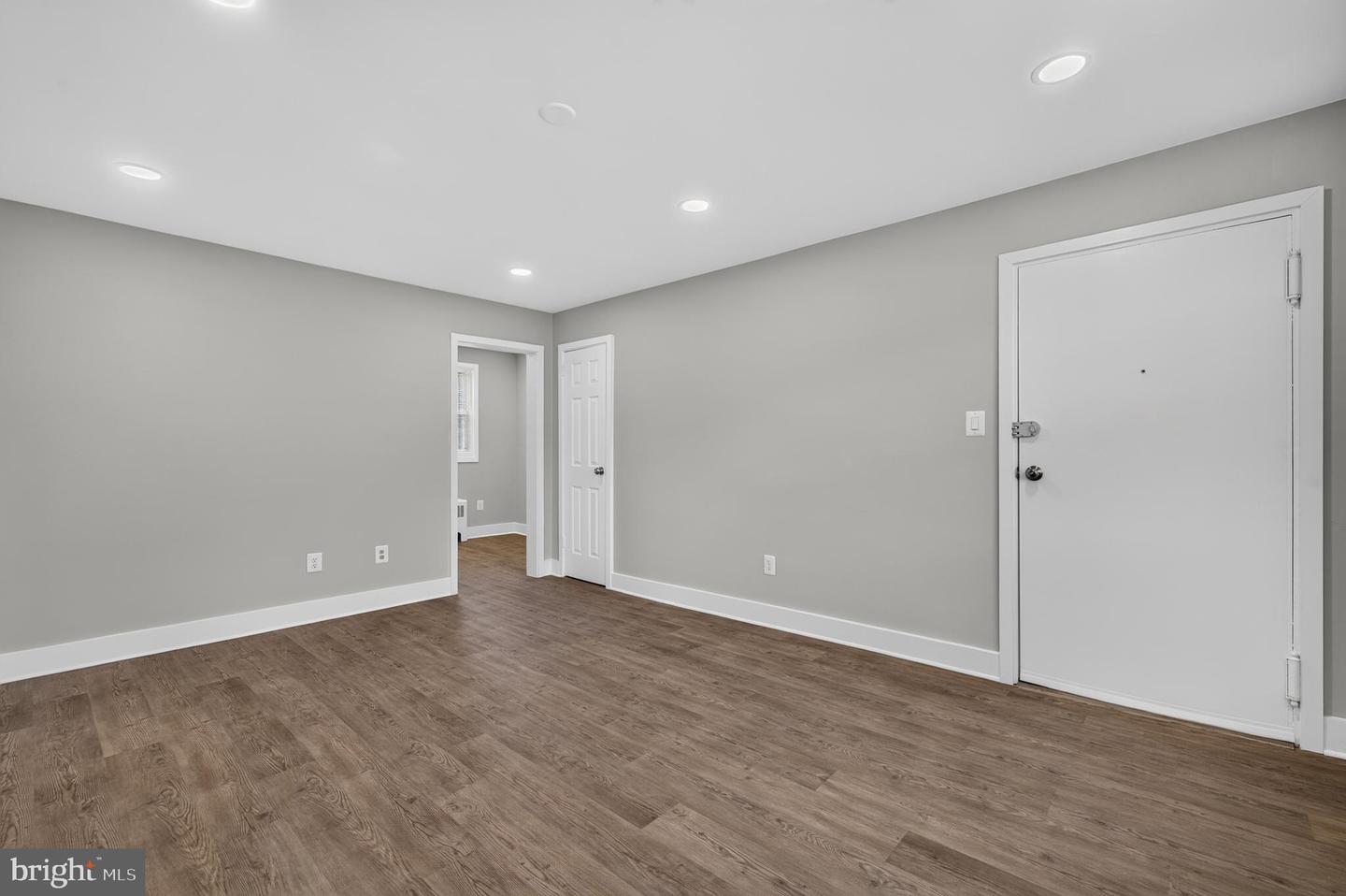 2026 N Vermont St #301 Property Photo 8