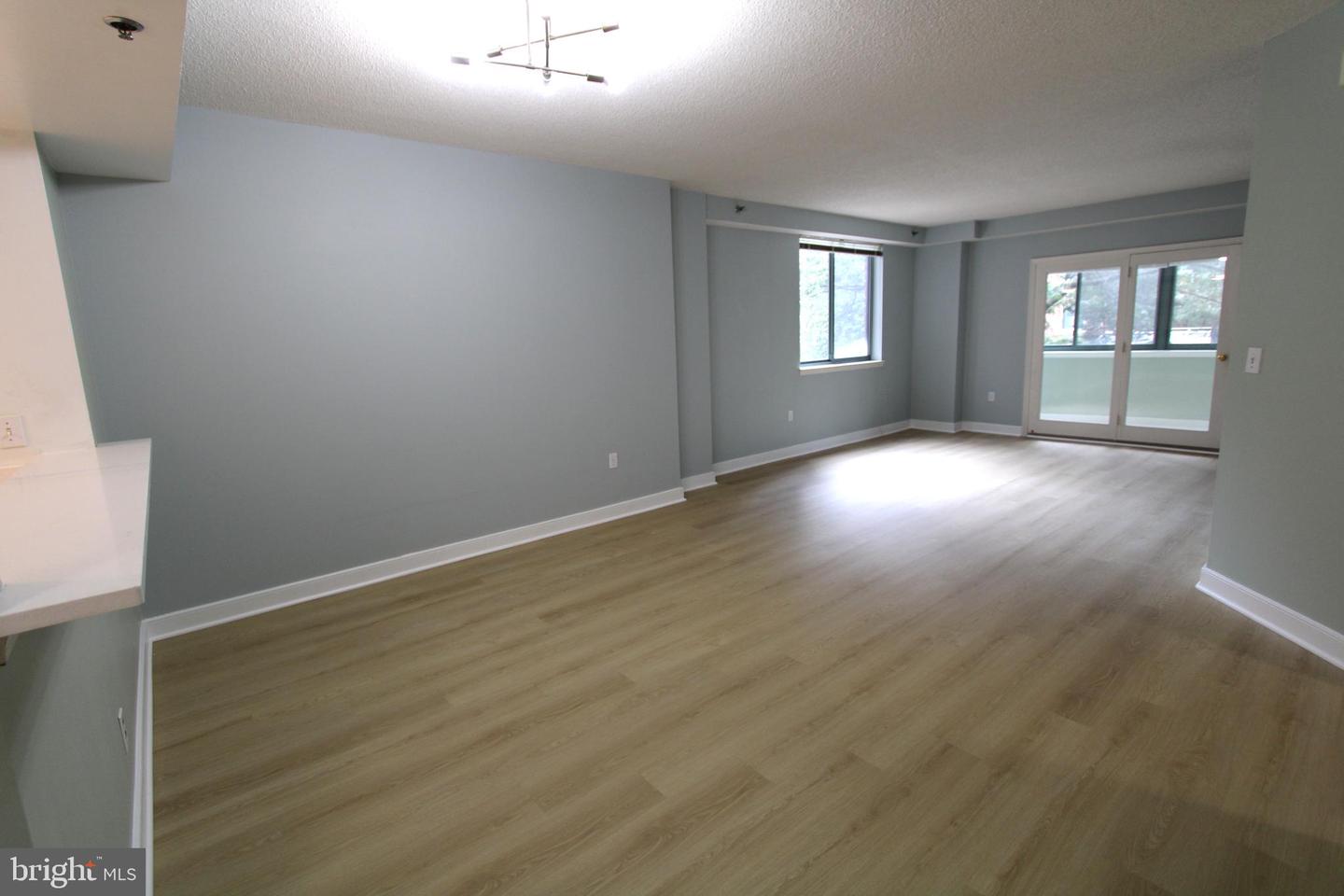 1045 N Utah St #2-210 Property Photo 3