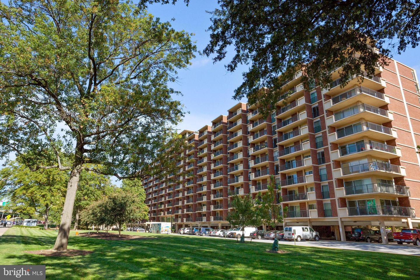 1300 ARMY NAVY DR #916 Property Photo 1