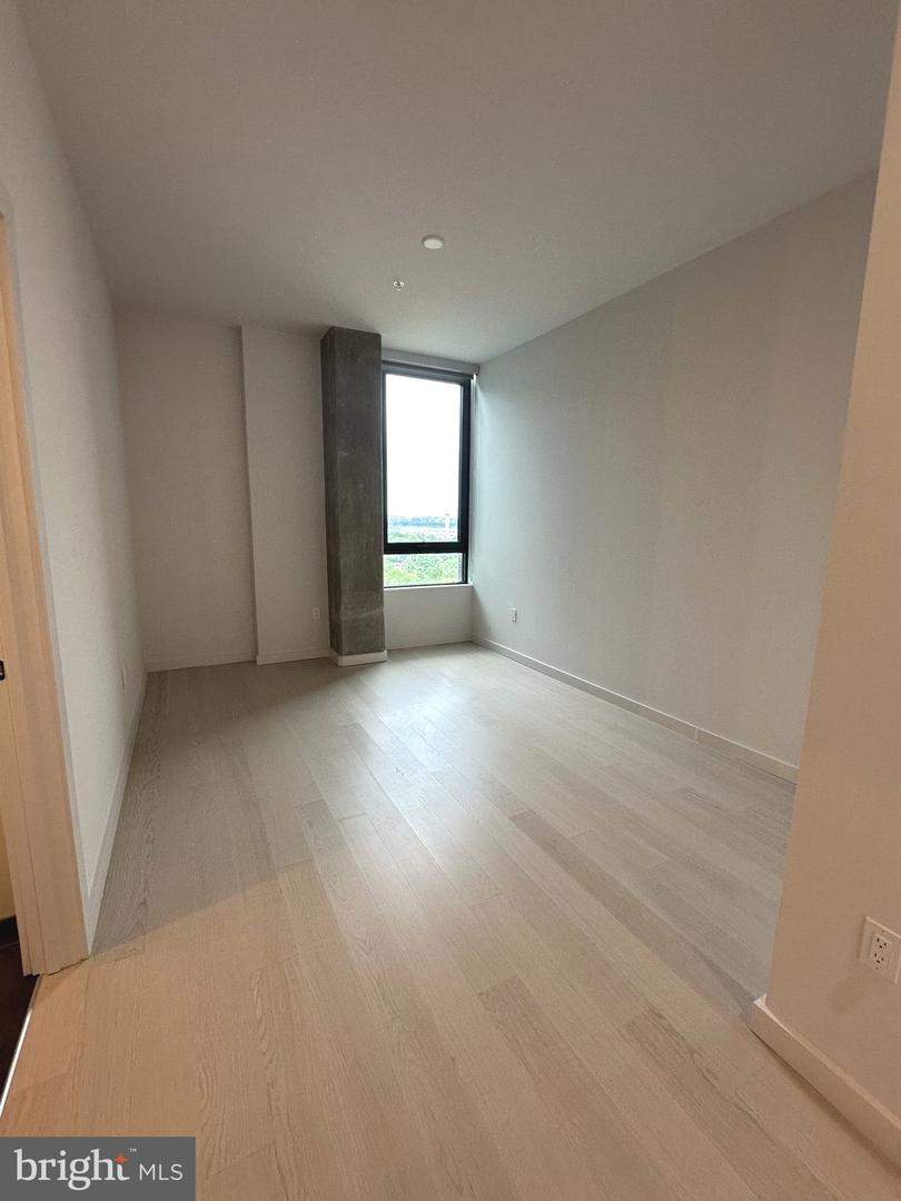 3030 Potomac Ave #ph1 Property Photo 6