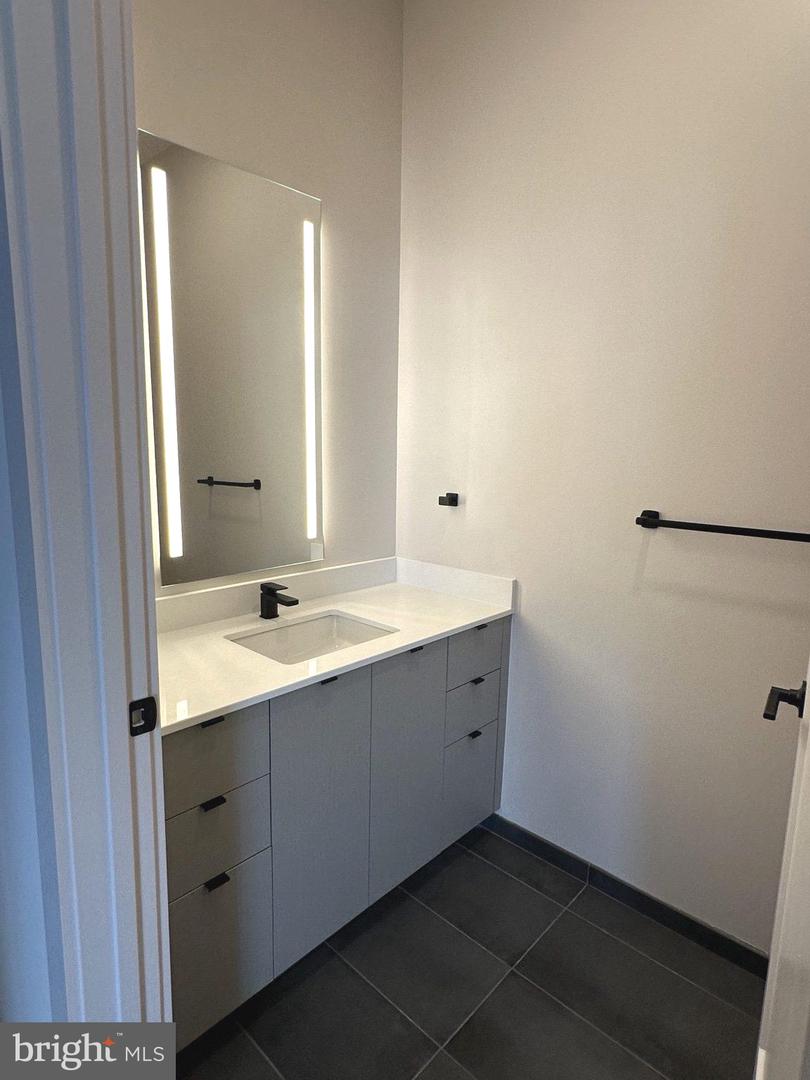 3030 Potomac Ave #ph1 Property Photo 10