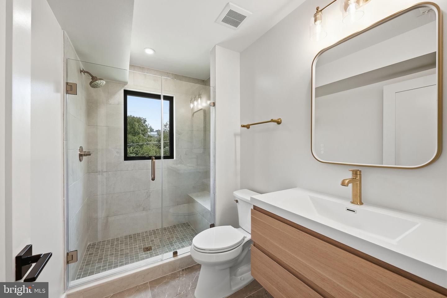 840 N Burlington St Property Photo 65