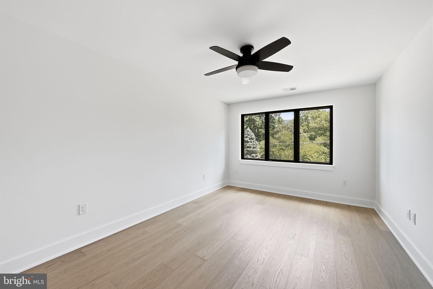 840 N Burlington St Property Photo 66