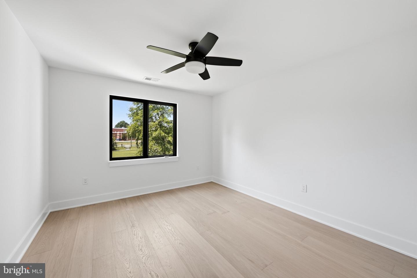840 N Burlington St Property Photo 69