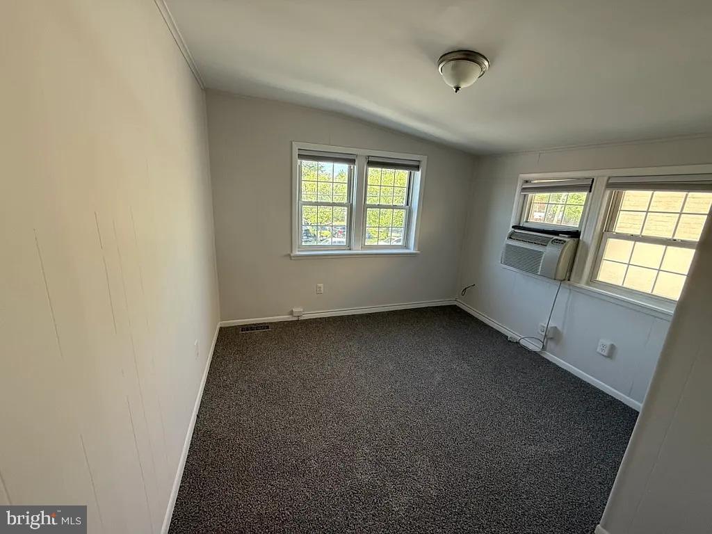 2642 Pershing Dr N #1 Property Photo 3