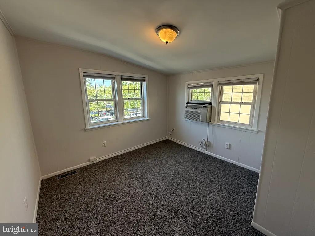 2642 Pershing Dr N #1 Property Photo 4