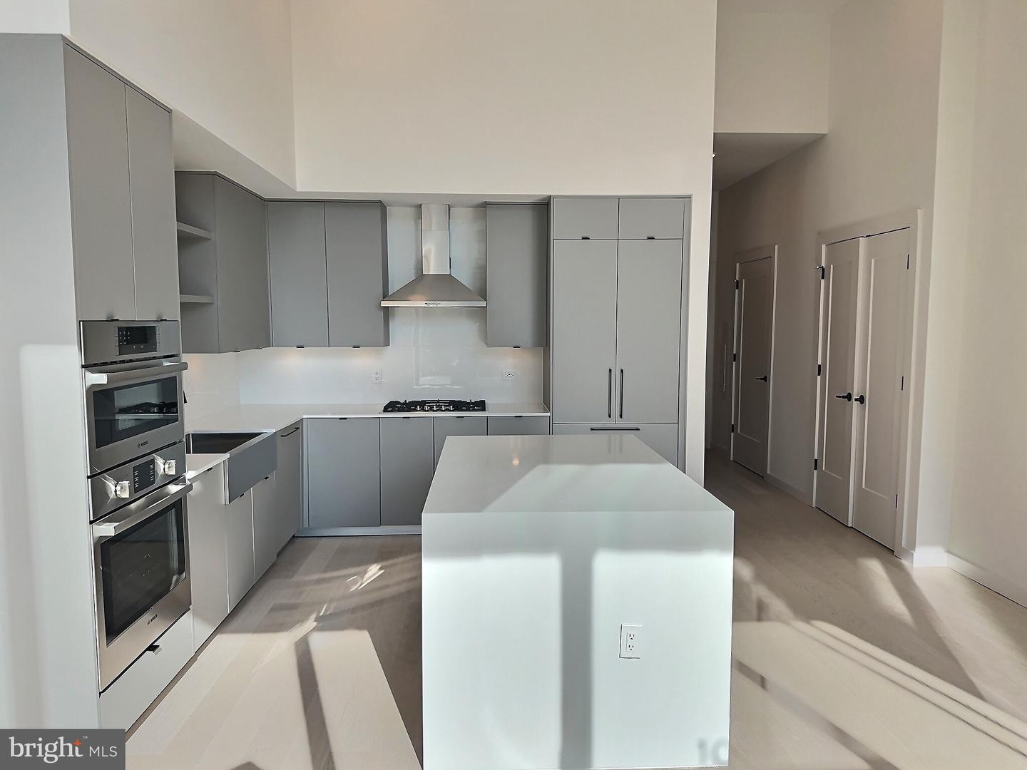 3030 Potomac Ave #th6 Property Photo 5
