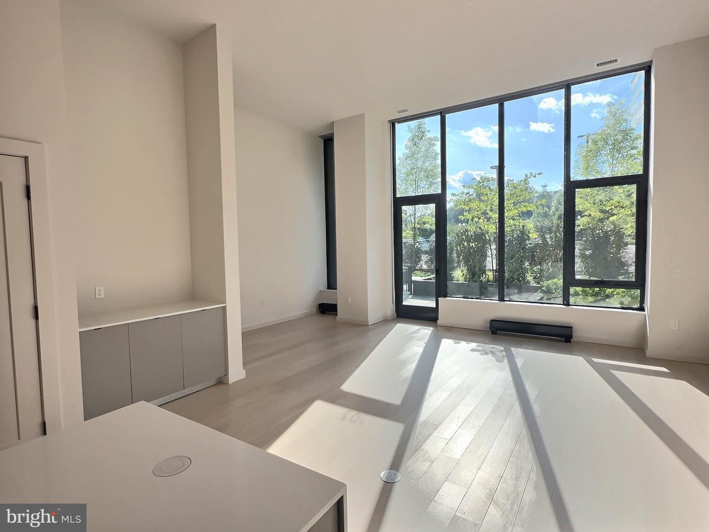 3030 Potomac Ave #th6 Property Photo 6