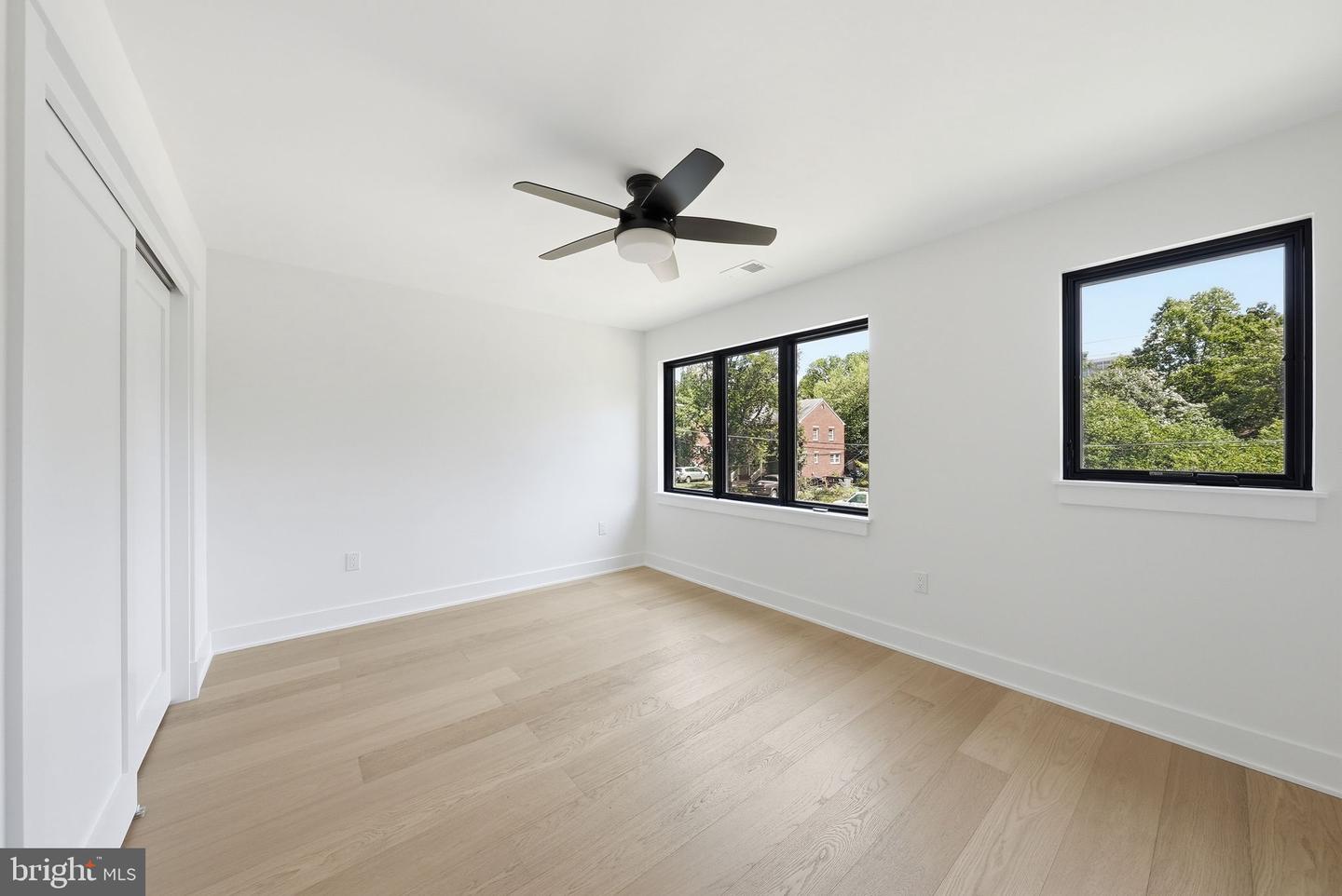 844 N Burlington St Property Photo 13