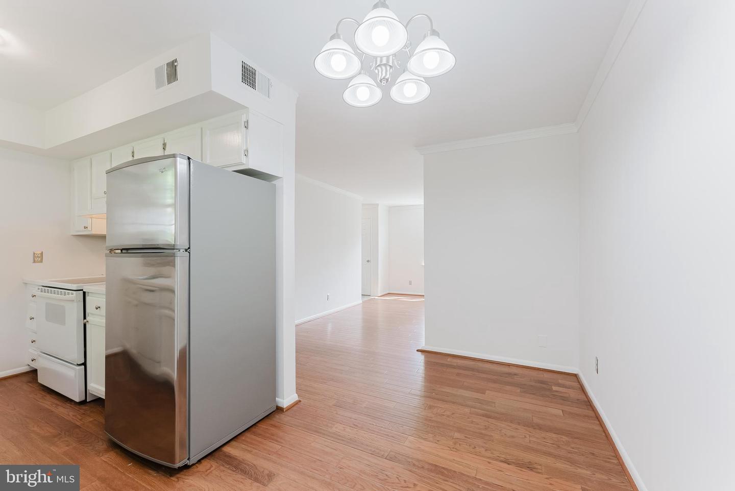 2725 S Walter Reed Dr #b Property Photo 8