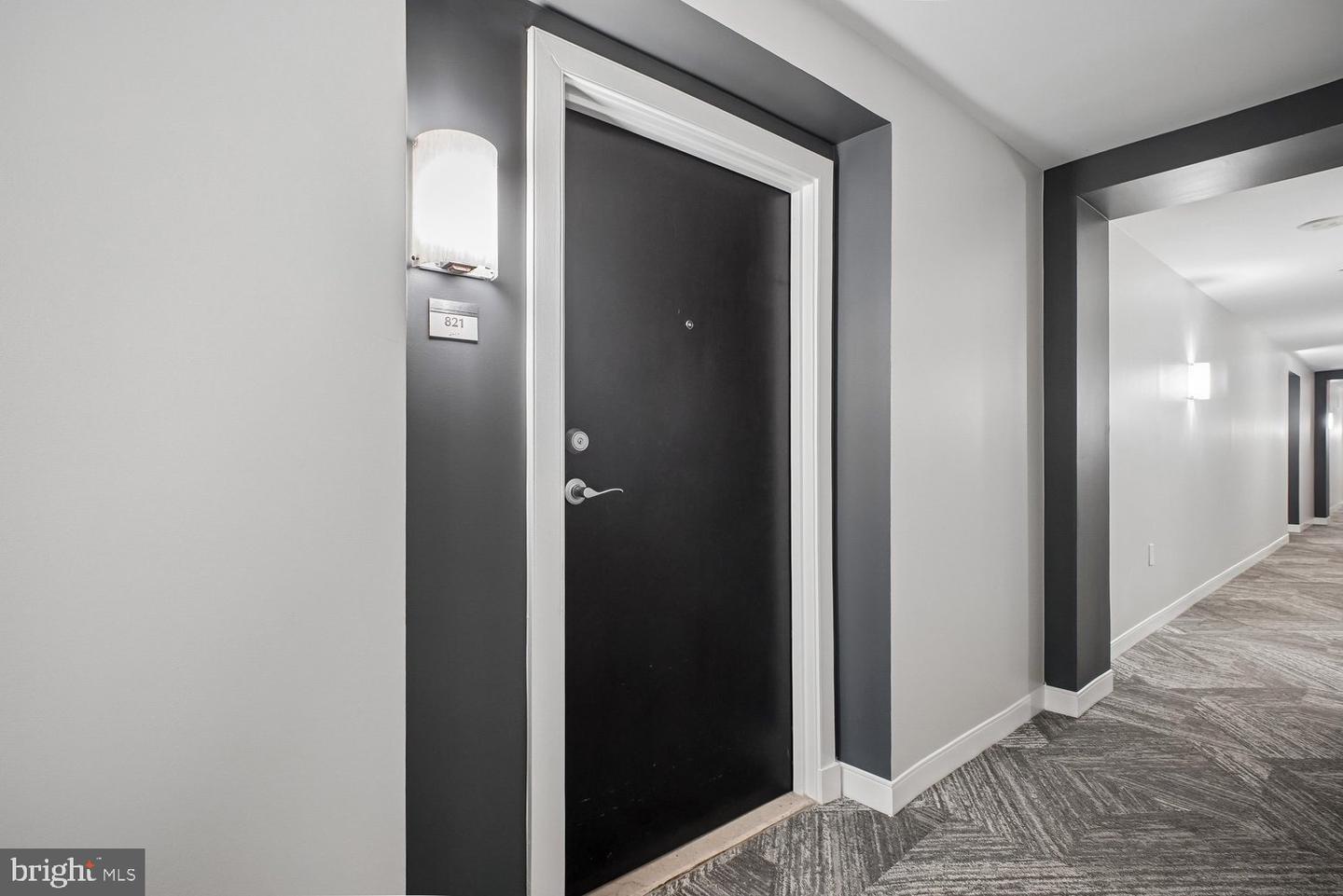 VAAR2077662 Property Photo 3