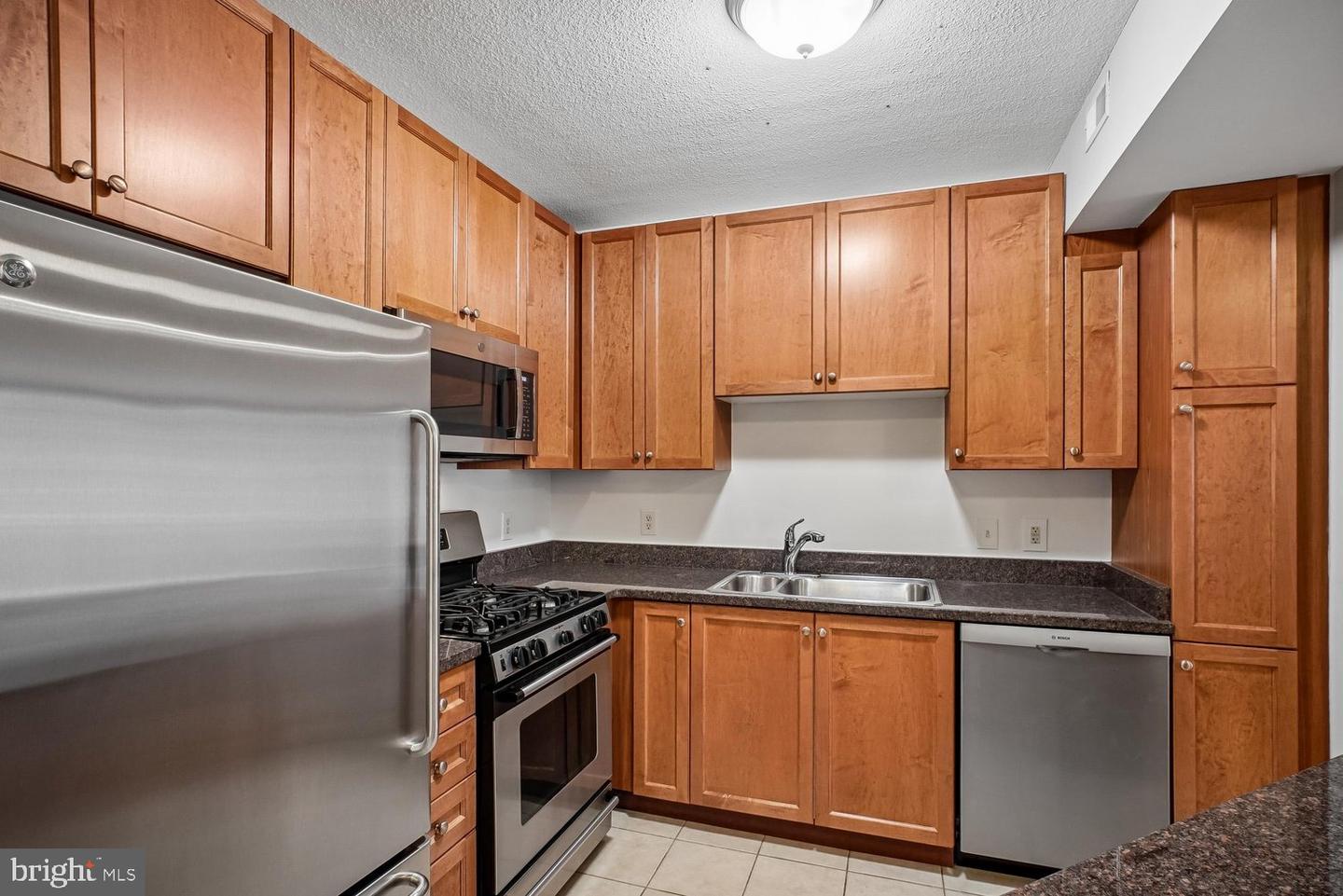 VAAR2077662 Property Photo 7