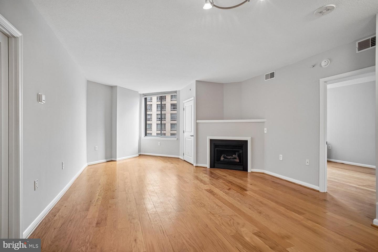 VAAR2077662 Property Photo 13