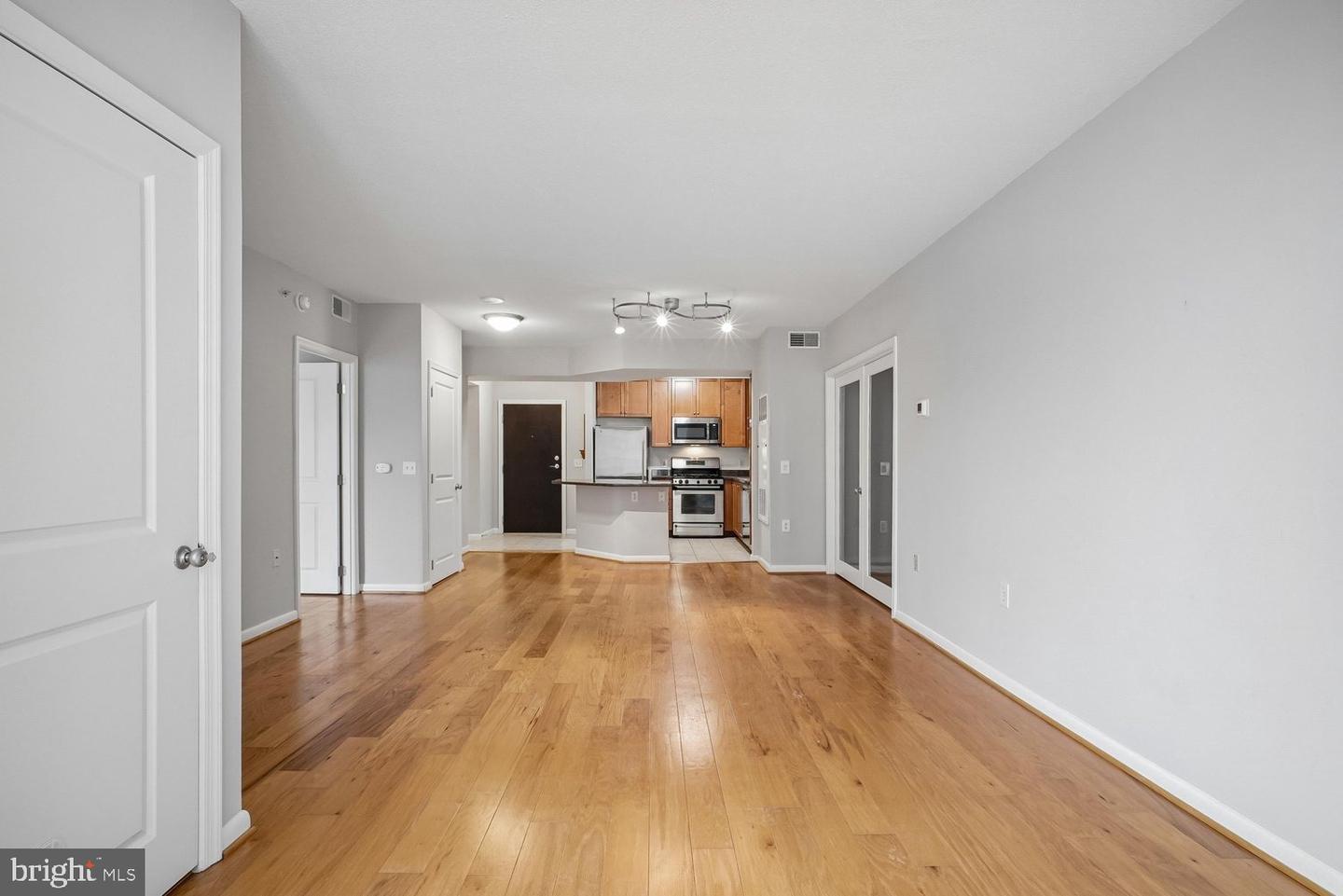 VAAR2077662 Property Photo 16