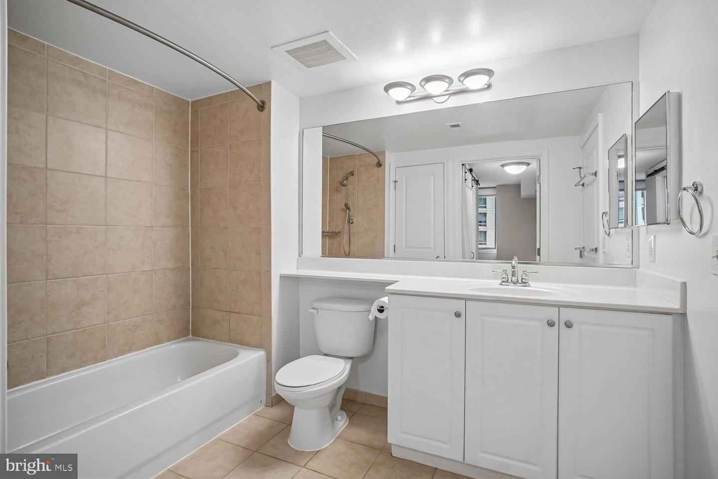 VAAR2077662 Property Photo 21