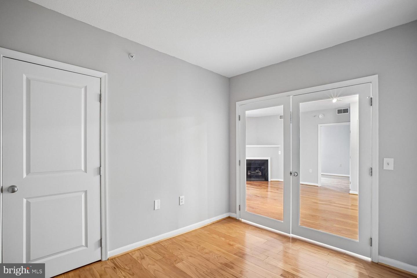 VAAR2077662 Property Photo 25