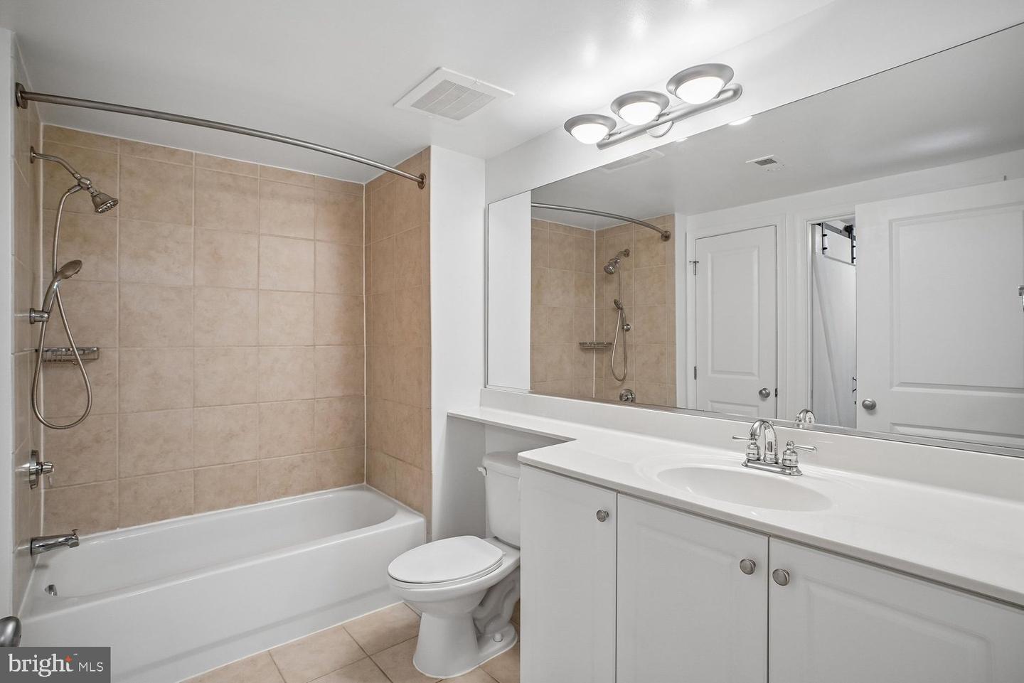 VAAR2077662 Property Photo 26