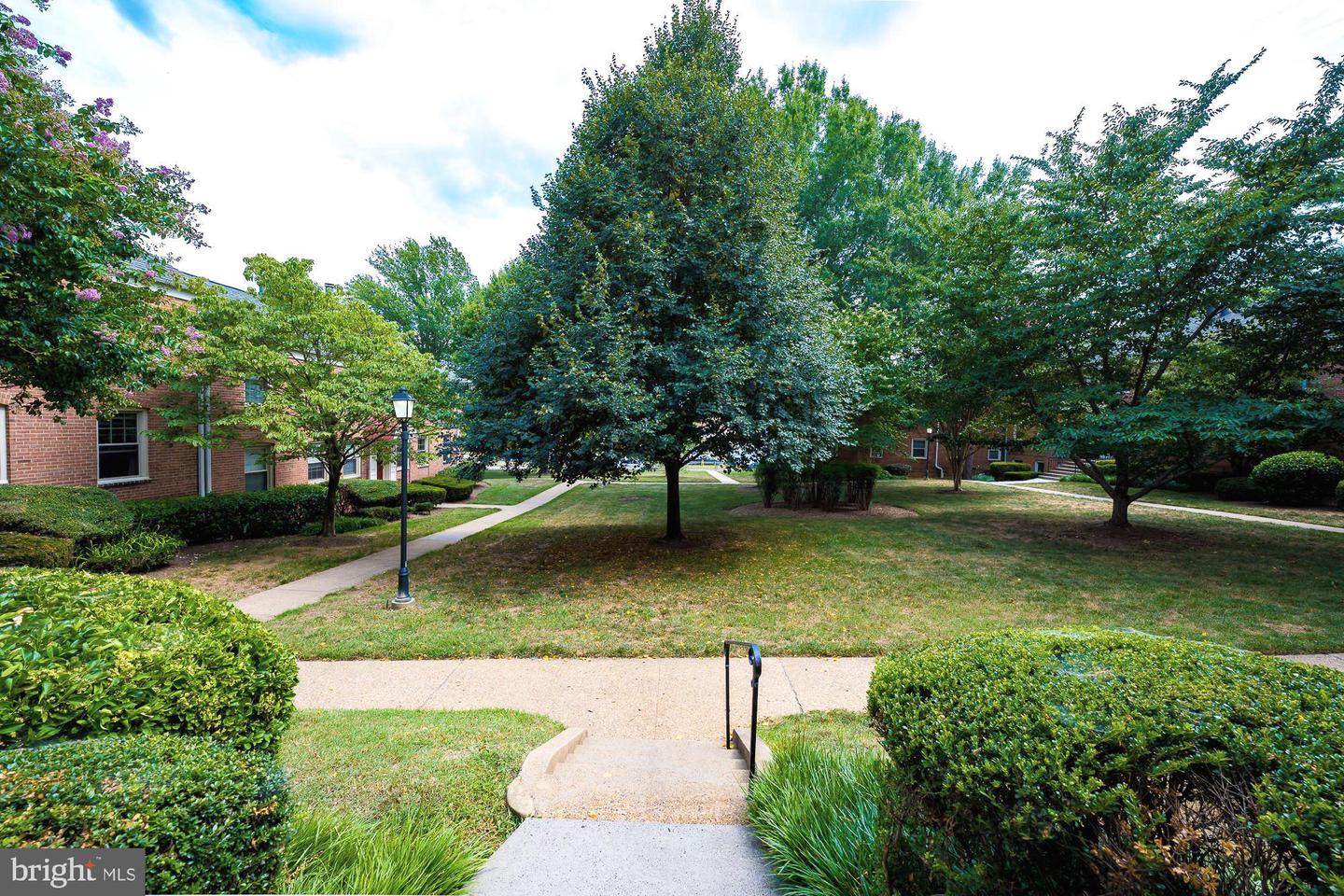 2805 Arlington Blvd Property Photo 2