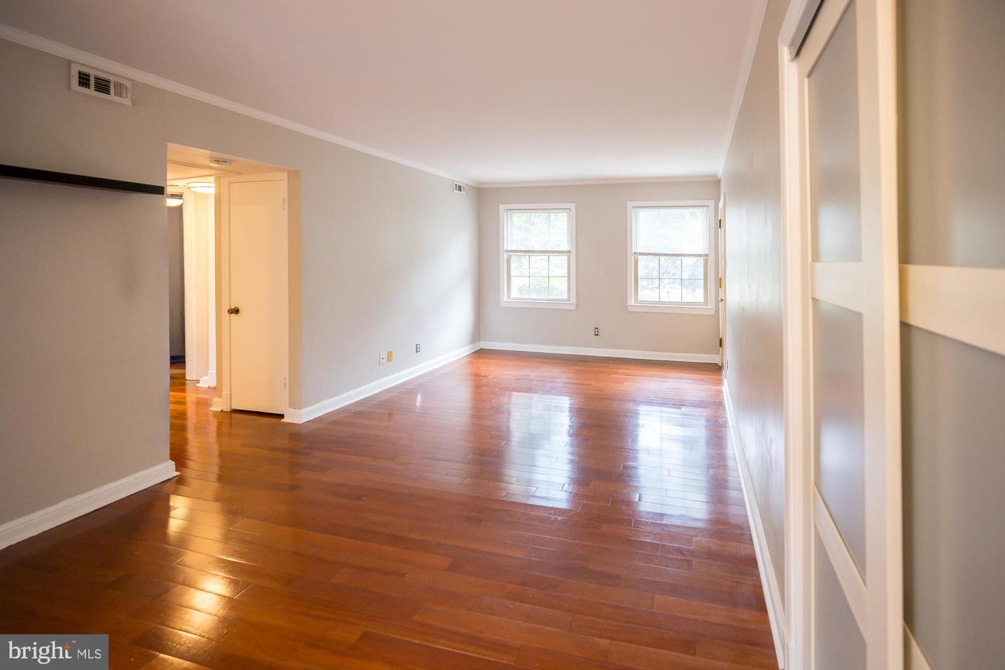 2805 Arlington Blvd Property Photo 3