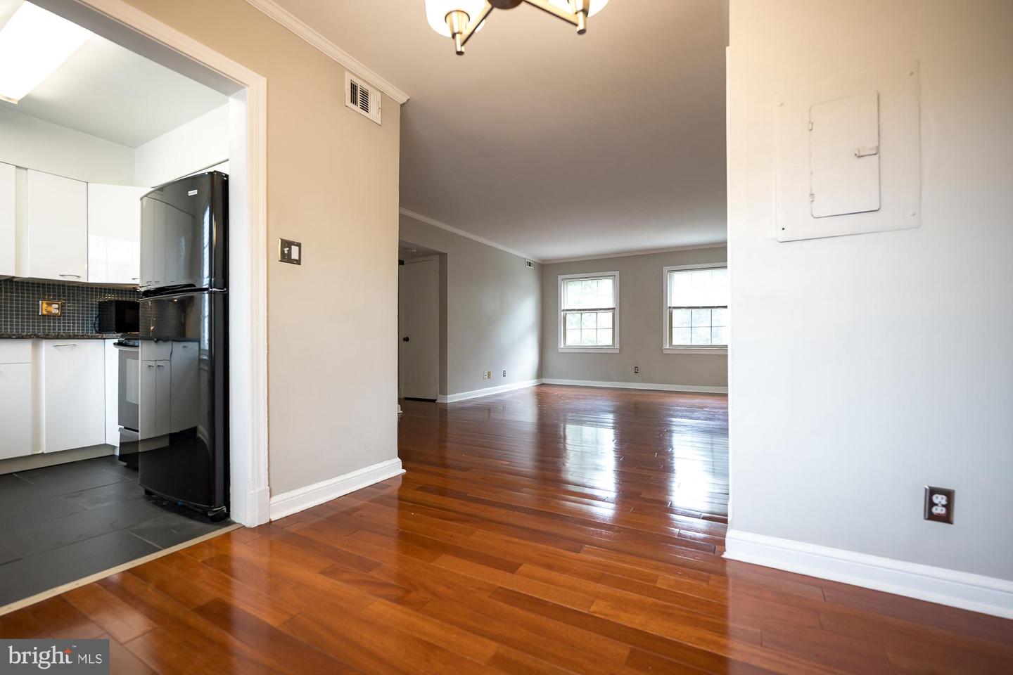 2805 Arlington Blvd Property Photo 4