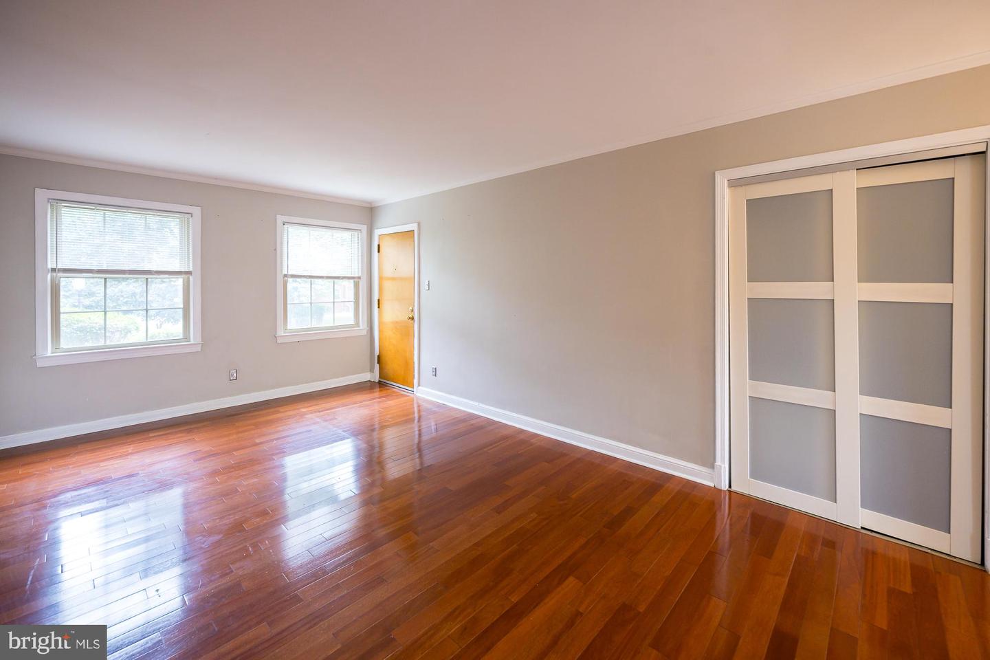 2805 Arlington Blvd Property Photo 5