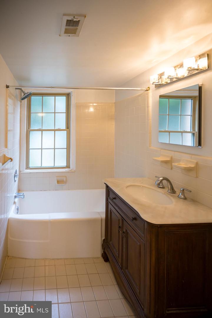 2805 Arlington Blvd Property Photo 16