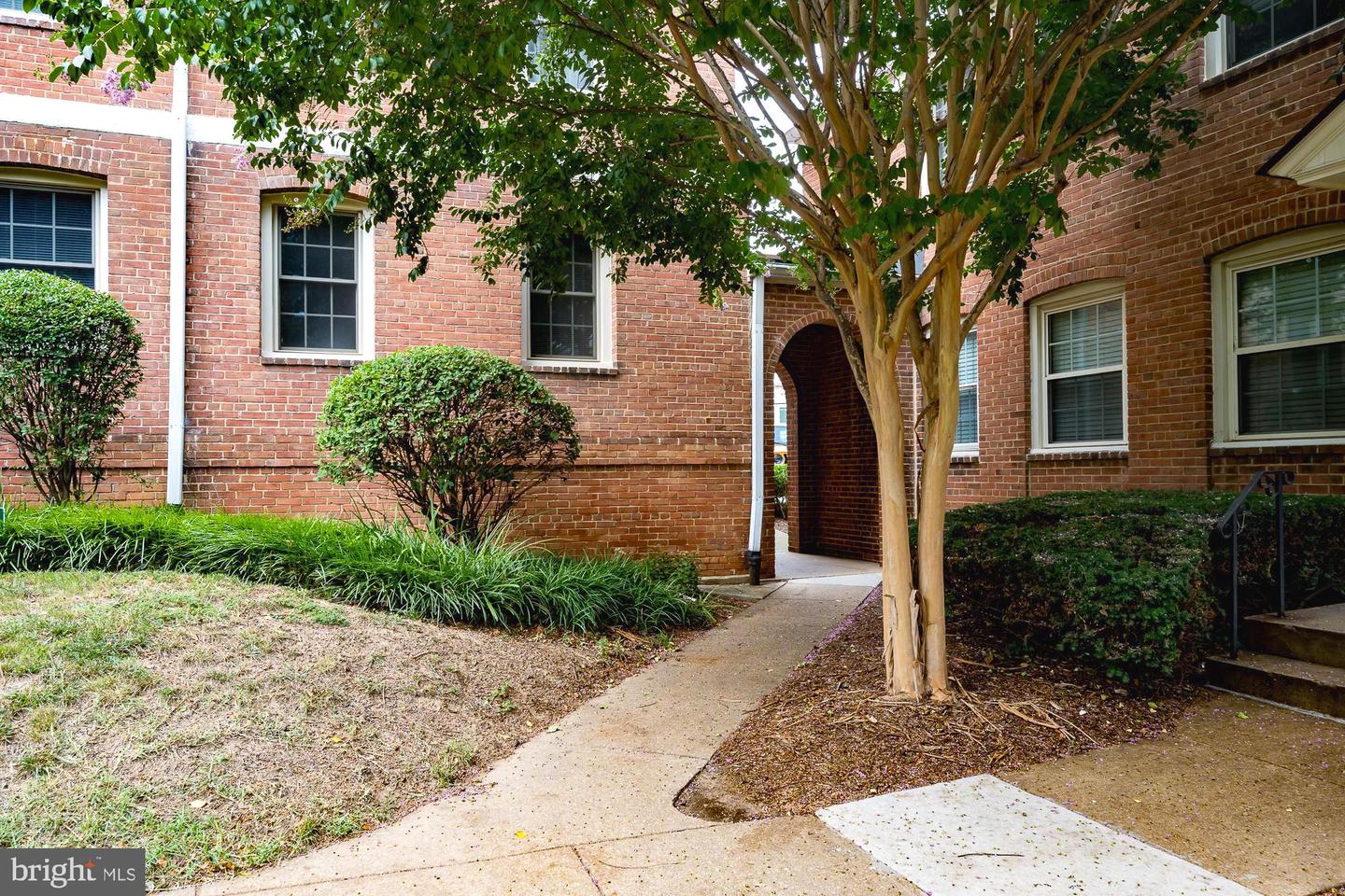 2805 Arlington Blvd Property Photo 19
