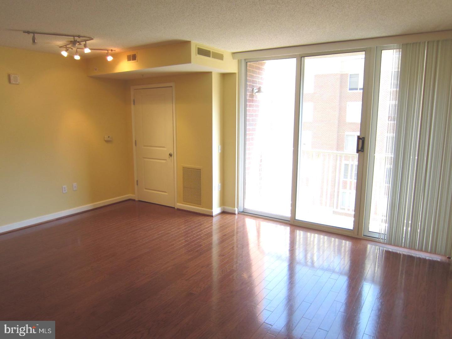 880 N Pollard St #704 Property Photo 5