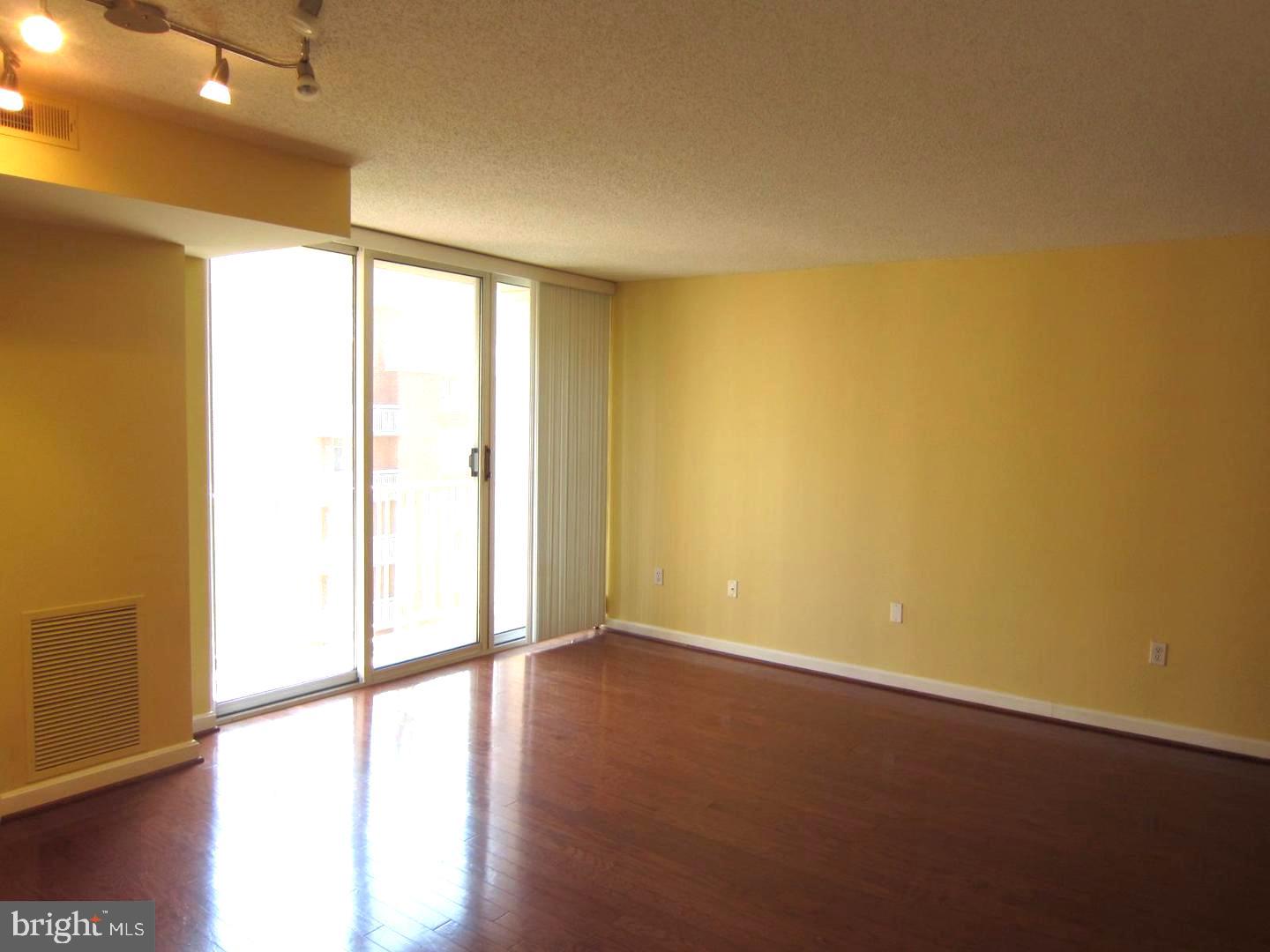880 N Pollard St #704 Property Photo 6
