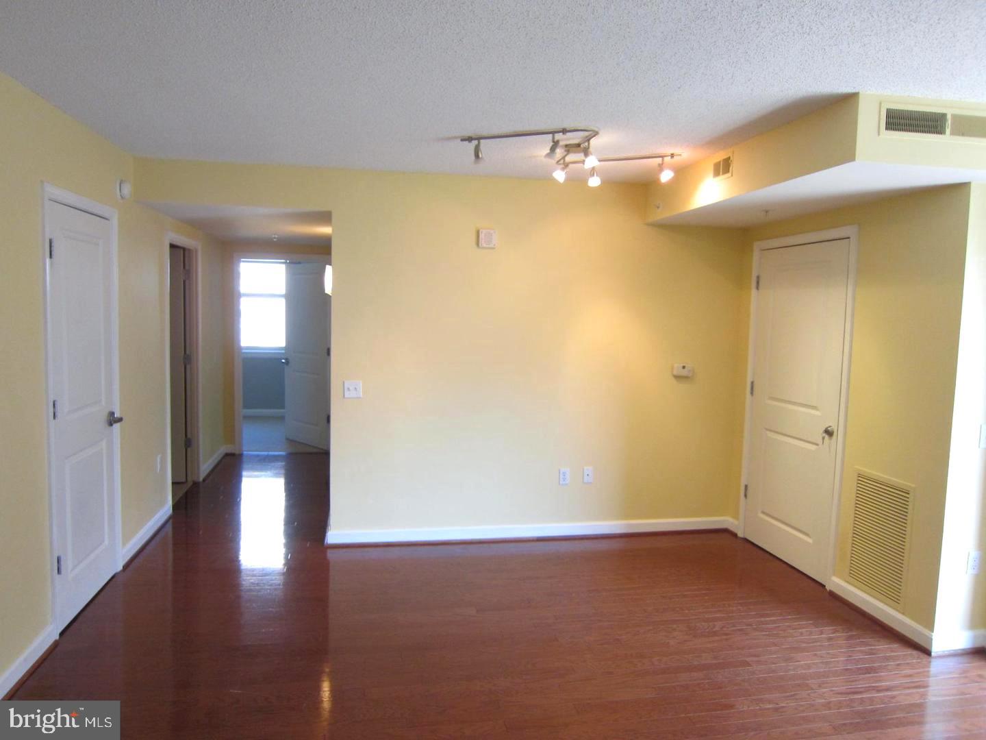 880 N Pollard St #704 Property Photo 7