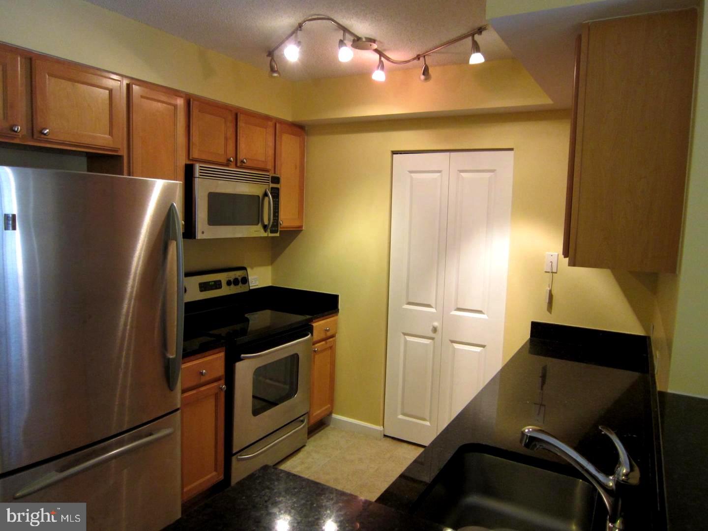 880 N Pollard St #704 Property Photo 8